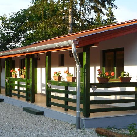 Kisrejtek Apartmanhaz Lispeszentadorjan Bagian luar foto
