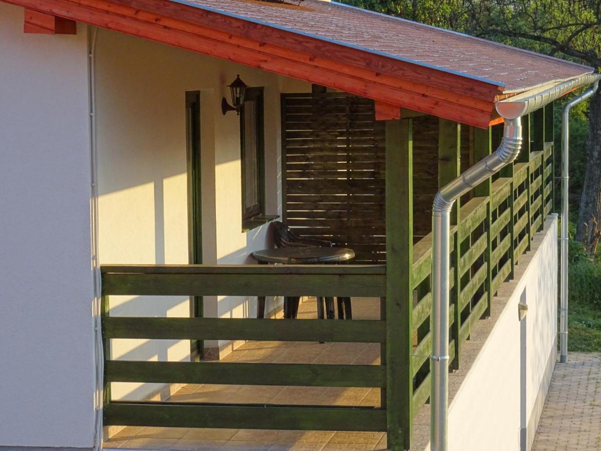 Kisrejtek Apartmanhaz Lispeszentadorjan Bagian luar foto