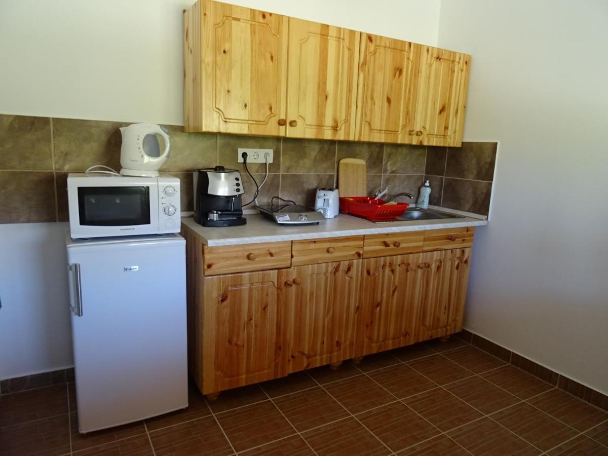 Kisrejtek Apartmanhaz Lispeszentadorjan Bagian luar foto