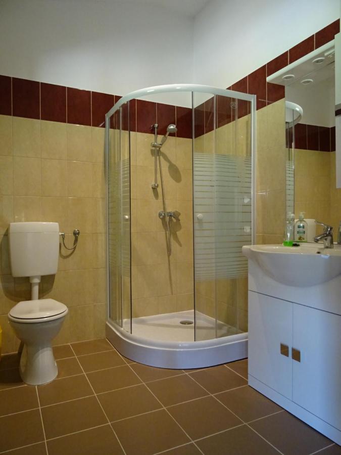 Kisrejtek Apartmanhaz Lispeszentadorjan Bagian luar foto