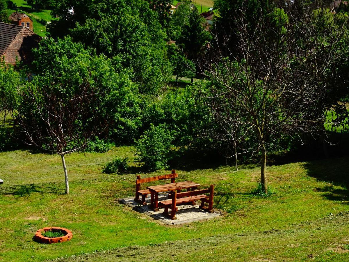 Kisrejtek Apartmanhaz Lispeszentadorjan Bagian luar foto